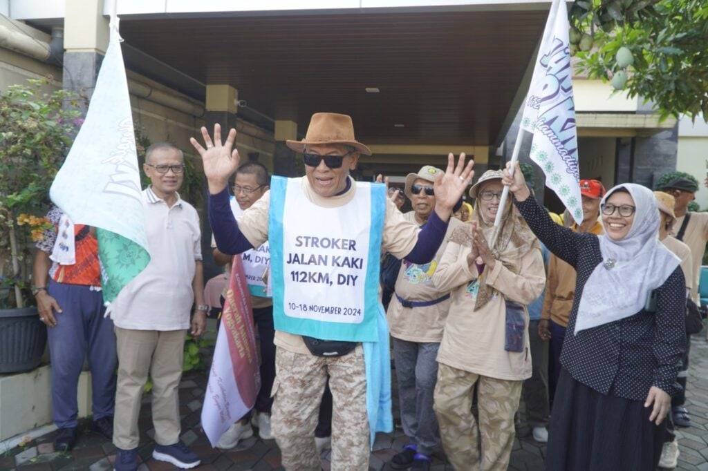 Haedar Nashir Lepas Penyintas Stroke Jalan Sehat 112K