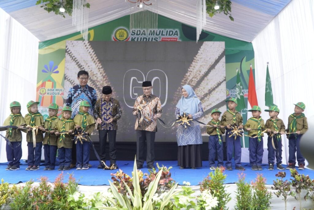 Haedar Nashir Resmikan SD Aisyiyah Multilingual yang Inklusif Memajukan