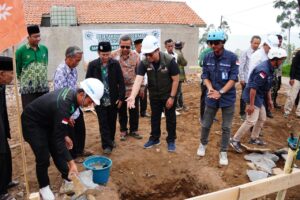Runtuh Pasca Gempa, Lazismu dan PWM Jawa Barat Lakukan Peletakan Batu Pertama Sekolah Muhammadiyah