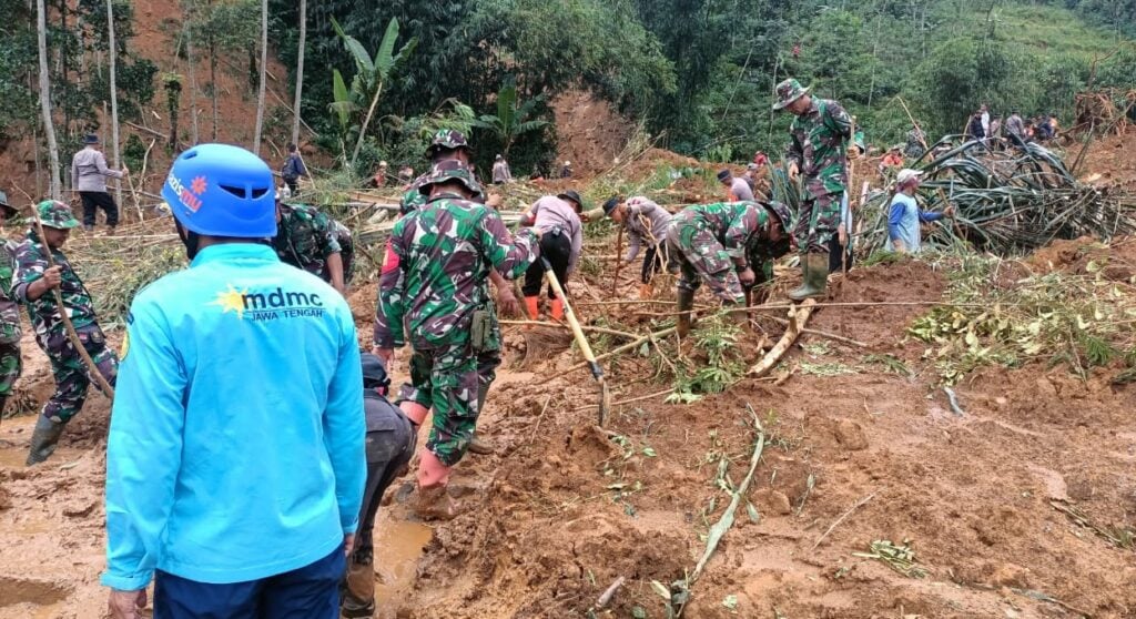 Tim SAR Muhammadiyah bersama SAR Gabungan Terus Berupaya Mencari Korban Longsor Petungkriyono