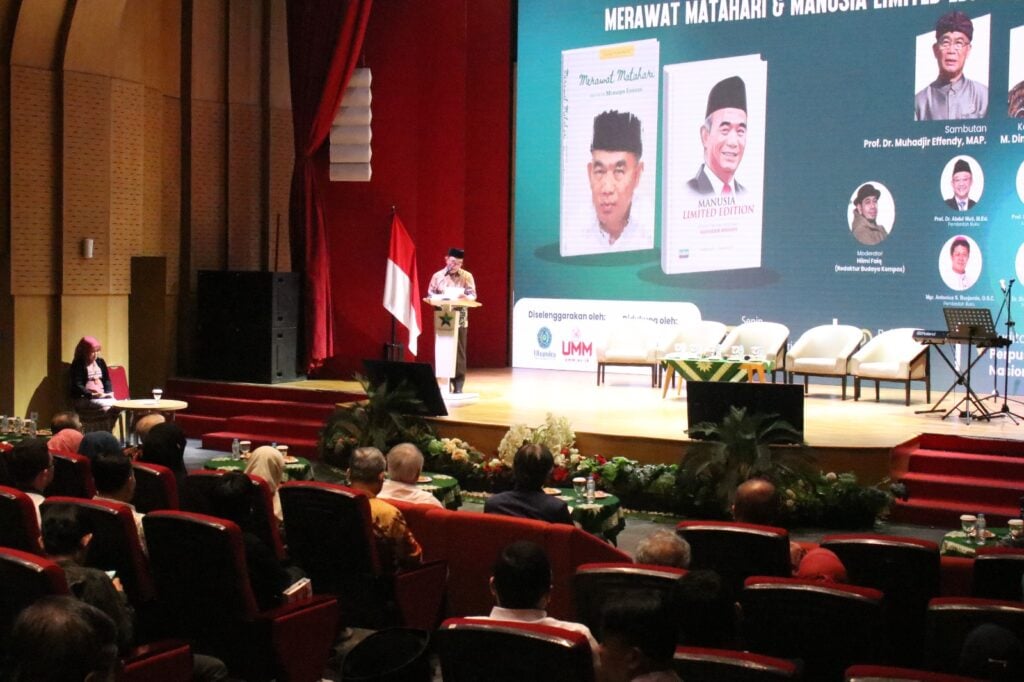 Buku “Merawat Matahari” dan “Manusia Limited Edition” Menjadi Saksi Perjuangan Hidup Muhadjir Effendy