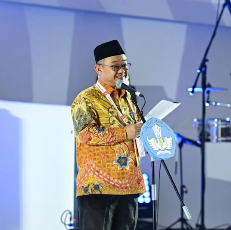 Mendikdasmen Abdul Mu’ti Dukung Pelestarian Bahasa Ibu Agar Tidak Punah