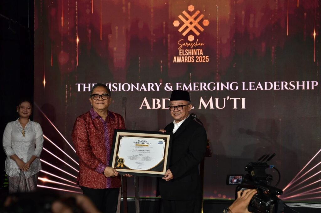 Abdul Mu’ti Raih Penghargaan The Visionary and Emerging Leadership di Elshinta Award 2025
