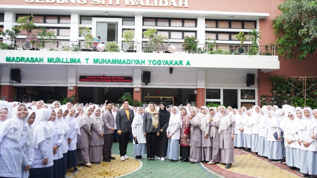 Mu’allimaat Muhammadiyah Yogyakarta Terima Pengajar Internasional dari Thailand