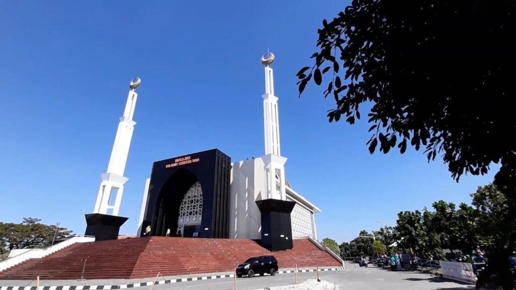 Pasangan Suami Istri ini Diwisuda dari Program Doktor UAD Bersamaan