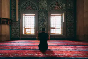 Strategi Dakwah untuk Mengajak Salat dan Mencegah Maksiat