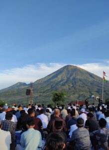 Pesona Keindahan Salat Idulfitri di Desa Garung Wonosobo