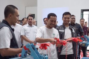 Muhammadiyah Sidoarjo Produksi Es Tube Kristal Berkualitas dan Higienis
