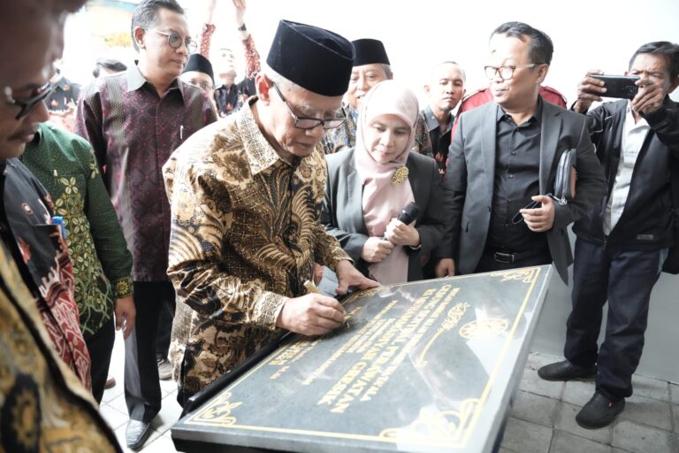 Resmikan Gedung RS Muhammadiyah Gresik, Haedar Pesan Jaga Kemandirian Organisasi