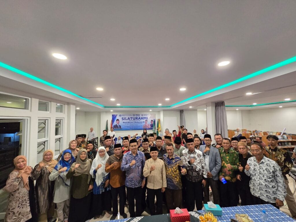 Wamen Fajar Ingatkan Amal Usaha Pendidikan Muhammadiyah untuk Tingkatkan Pelayanan