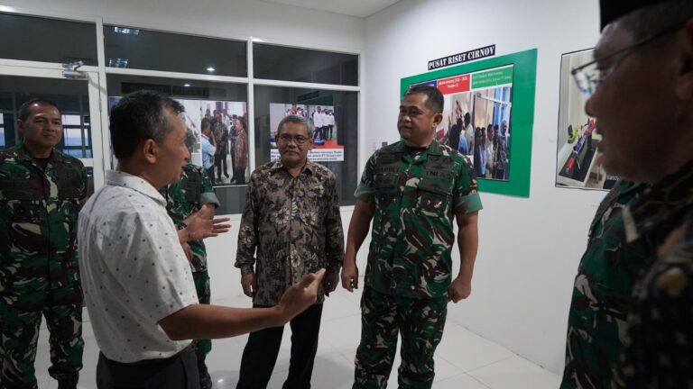 Kunjungi Laboratorium Rudal UAD, KASAD Bahas Kolaborasi dan Pengembangan Riset Masa Depan