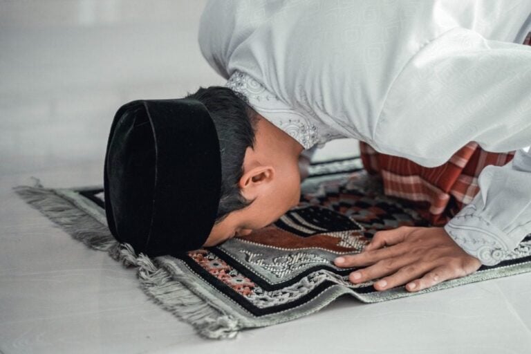 Tanpa Cinta kepada Rasulullah Saw, Iman Kita Belum Sempurna