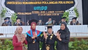 Menginspirasi! Ika Rizki, Wisudawati Tuli Pertama Universitas Muhammadiyah Pekajangan Pekalongan