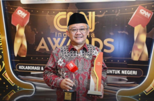 Kemendikdasmen Raih Penghargaan Human Capital dan Pendidikan Inklusif di CNN Indonesia Awards 2025