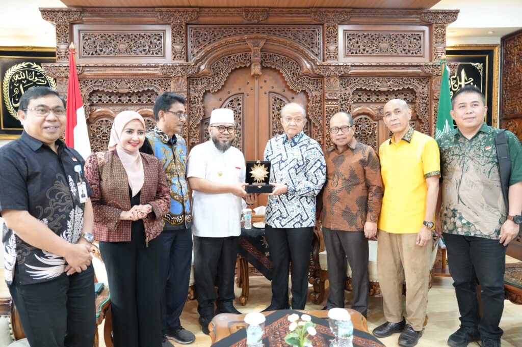 Gubernur Bengkulu Kunjungi PP Muhammadiyah, Bahas Penguatan Bank Bengkulu dan Pengembangan Perbankan Syariah