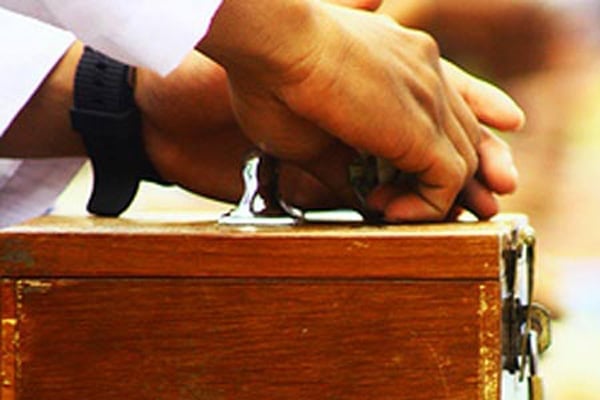 Mengedarkan Kotak Infak Saat Khutbah Jumat, Bolehkah?