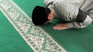Sering Terasa Sama, Nyatanya Bahagia dan Nikmat dalam Islam Itu Beda