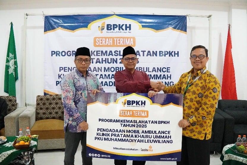 Sinergi Lazismu dan BPKH Salurkan Ambulan ke Klinik Muhammadiyah Leuwiliang