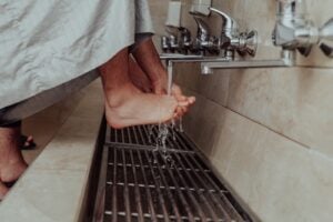 Bersuci Yang Benar Sebagai Syarat Sah Salat - Bersuci yang Benar sebagai