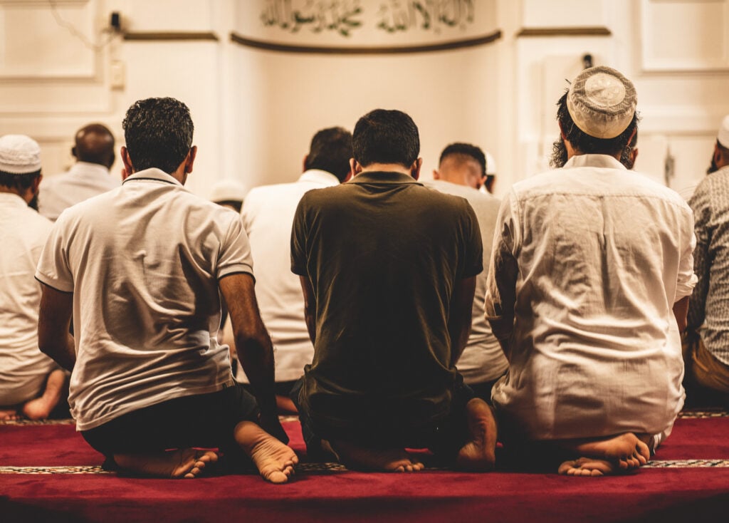 Salat Tarawih 4 Rakaat Tidak Perlu Tasyahud Awal, ini Dasar Dalilnya