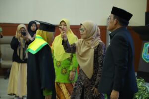 Aisyiyah Wisuda 105 Lansia Tegaskan Komitmen Wujudkan Lansia Sehat Dan Bermartabat -