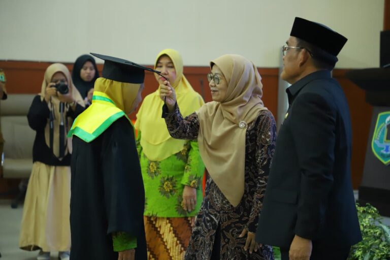 Aisyiyah Wisuda 105 Lansia Tegaskan Komitmen Wujudkan Lansia Sehat Dan Bermartabat -