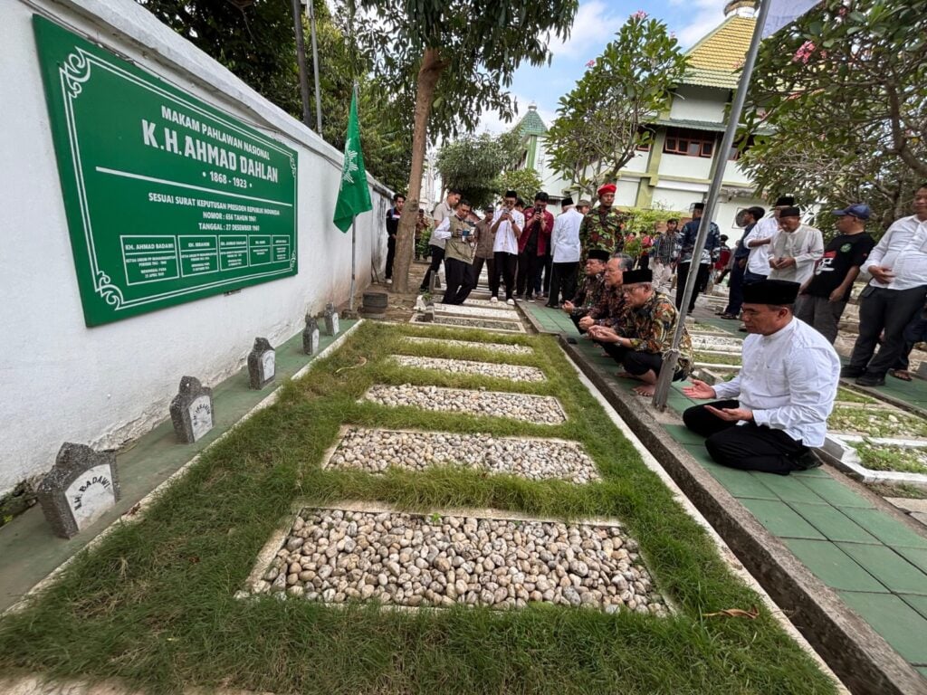 Benarkah Salat di Dekat Kuburan Dilarang dalam Islam?