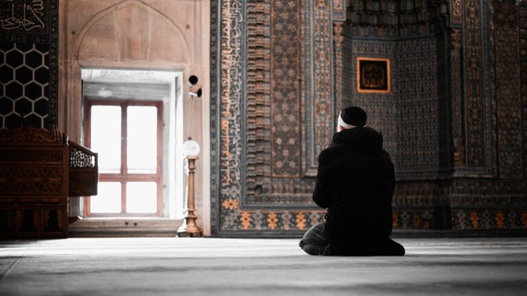 Menghadirkan Islam Secara Kaffah Dalam Seluruh Dimensi Kehidupan - Menghadirkan Islam Secara