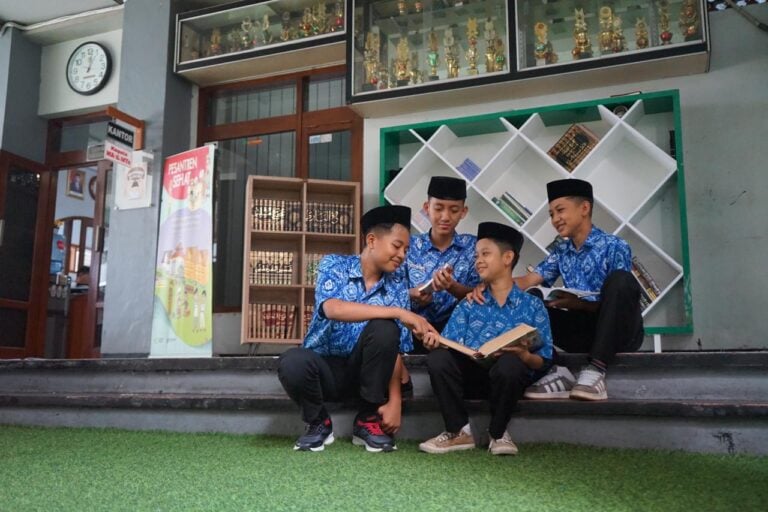 Pesantren Muhammadiyah Kembangkan Kurikulum Integratif Padukan Turats Dan Sains Modern - Pesantren