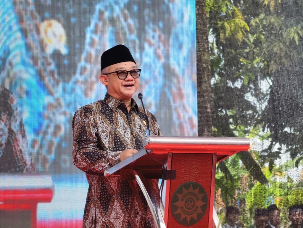 Takwa Bukan Sekadar Ibadah, Abdul Mu’ti Tekankan Infak yang Moderat