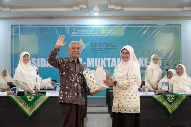 Busyro Muqoddas Dorong Nasyiatul Aisyiyah Cetak Pemimpin Berakhlak Mulia - Busyro Muqoddas