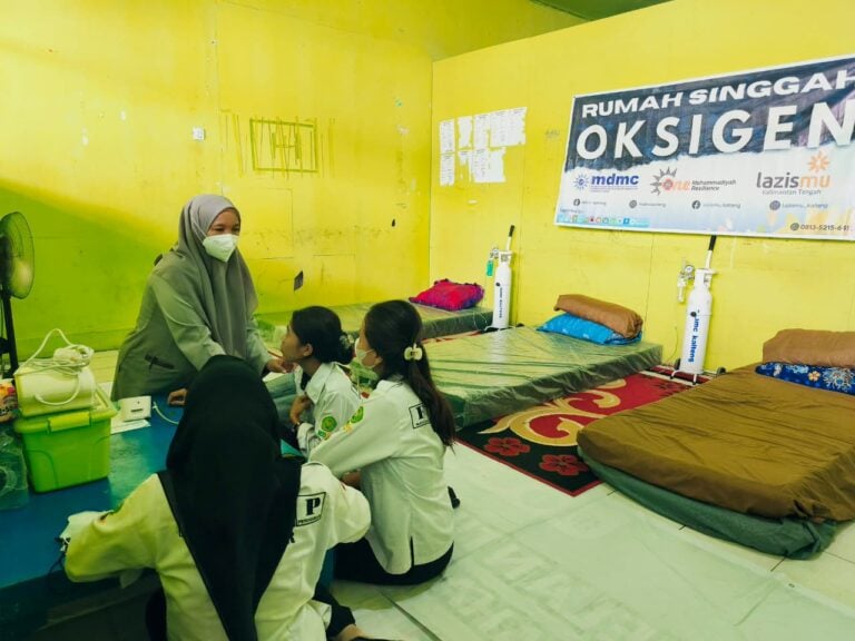 Kabut Asap Kian Pekat Rumah Oksigen Muhammadiyah Layani Puluhan Warga Kalteng -