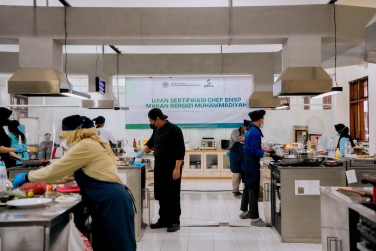 Muhammadiyah Sertifikasi Juru Masak Mbm Pastikan Mutu Gizi Dan Keamanan Pangan -