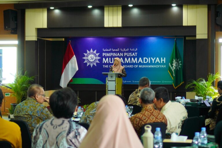 Salmah Orbayinah Kader Muhammadiyah Harus Berilmu Berintegritas Dan Kembali Mengabdi - Salmah