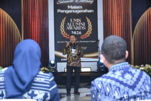 Ums Anugerahkan Public Leadership Award Kepada Fajar Riza Ul Haq - UMS