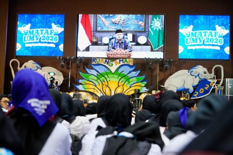 Haedar Nashir Jadilah Mahasiswa Yang Berprestasi Berakhlak Dan Bermanfaat - Haedar Nashir: