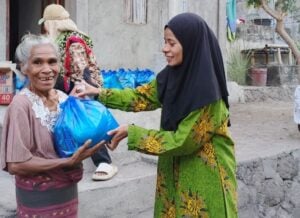 ‘Aisyiyah Sikka Sebrangi Lautan Serahkan Bantuan Penyintas Gempa di Pulau Palue