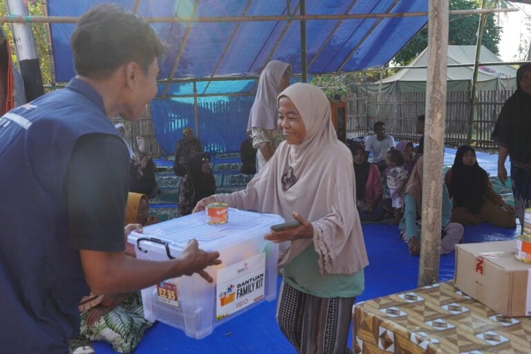 Muhammadiyah Salurkan Bantuan Operasional Dan 1 400 Paket Rendangmu - Muhammadiyah Salurkan
