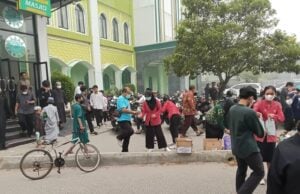 Respons Karhutla, Muhammadiyah Kalteng Bagikan Ratusan Paket Bantuan kepada Warga