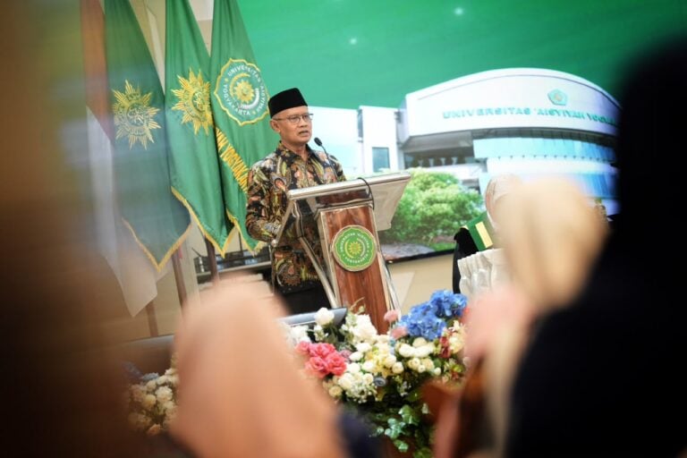 Kepemimpinan Transformasional Berkemajuan Pijakan Memimpin Persyarikatan Muhammadiyah - Kepemimpinan Transformasional Berkemajuan Pijakan