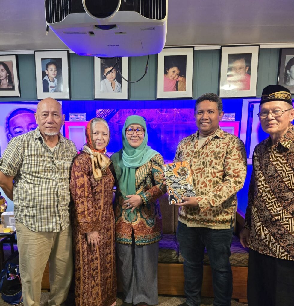 Menjaga Tradisi Keindonesiaan dan KeIslaman Sekaligus Mengambil Modernitas Amerika