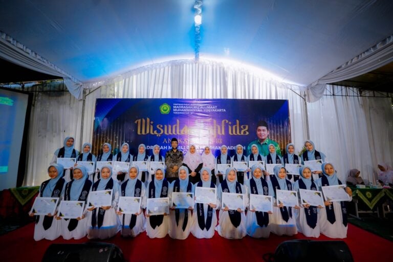Muallimaat Gelar Wisuda Hafizah Tekankan Ketekunan Dalam Menjaga Al Quran - Muallimaat